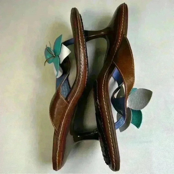 Indigo by Clarks Size 8M Brown Flip Flop
Leather Women Sandals barely worn! - Picture 4 of 12